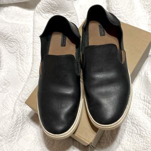 Olukai size 11 Black Leather PEHUEA  slip on